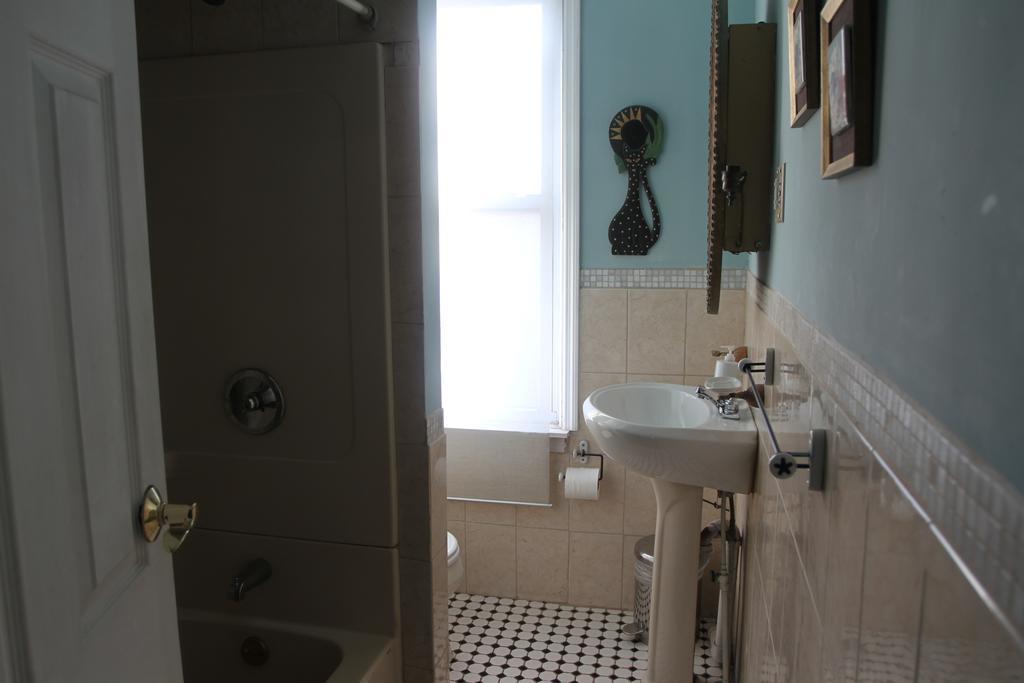 New York Homestay Newark Room photo